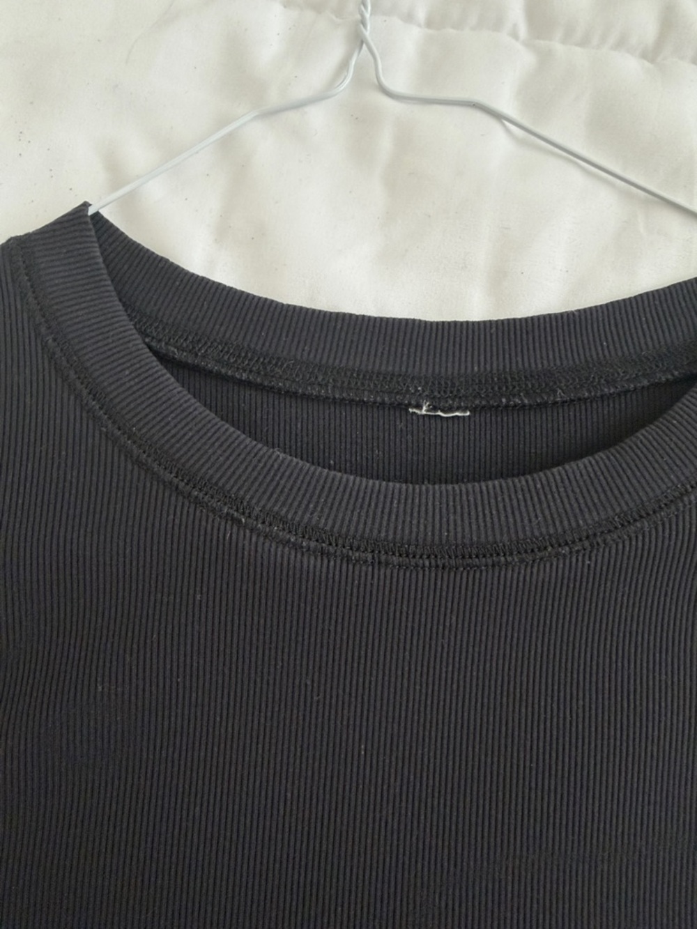 Vuori women’s mudra/pose Black Short-Sleeve Crewneck Top - Picture 2 of 5
